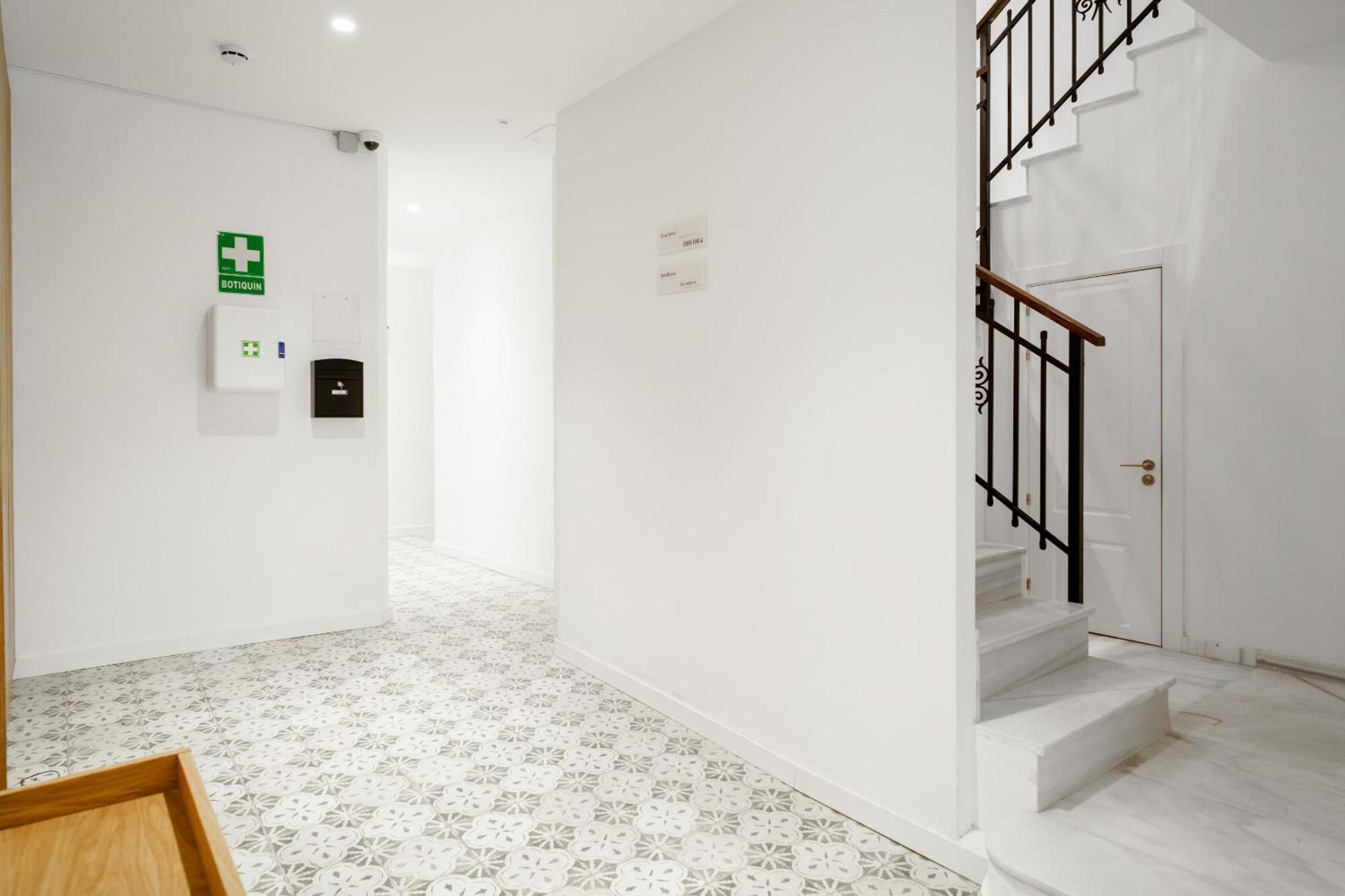 Limehome Malaga Calle Victoria Exterior foto