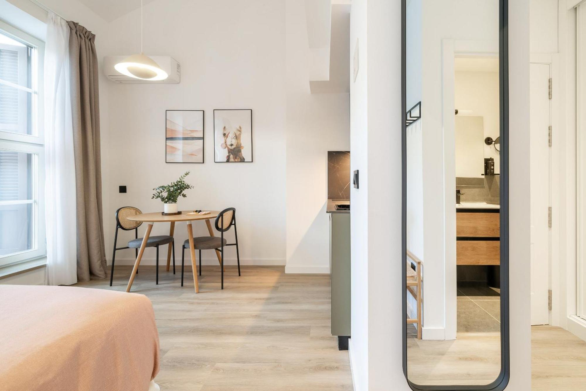 Limehome Malaga Calle Victoria Exterior foto